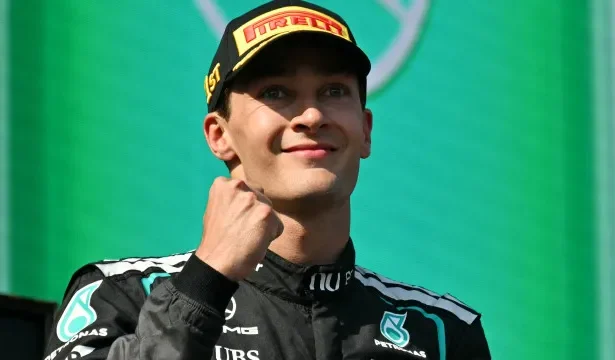 formula-1:-russell-supera-verstappen-por-0.1s-e-vence-gp-do-azerbaijao