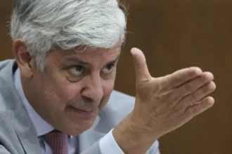 centeno-critica-governo-e-alerta-que-contas-enfrentam-“defice-profundo”