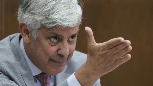 centeno-critica-governo-e-alerta-que-contas-enfrentam-“defice-profundo”