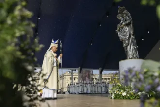 papa-leao-xiv-sublinha-“sede-de-sentido”-perante-800-mil-fieis-em-paris