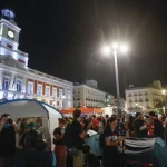 centenas-de-pessoas-acampam-no-centro-de-madrid-contra-crise-na-habitacao