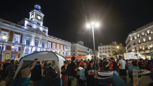 centenas-de-pessoas-acampam-no-centro-de-madrid-contra-crise-na-habitacao