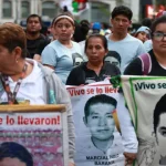 familiares-marcham-12-anos-apos-o-desaparecimento-de-43-estudantes