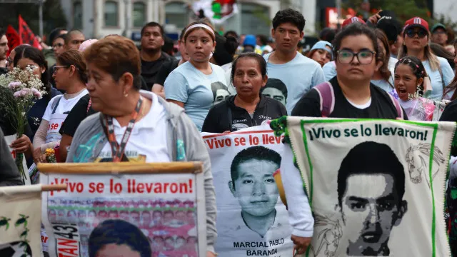 familiares-marcham-12-anos-apos-o-desaparecimento-de-43-estudantes