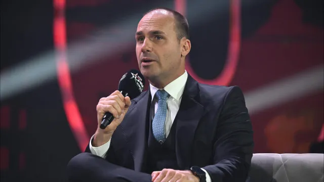 supremo-condena-eduardo-bolsonaro-a-um-ano-por-difamacao-contra-deputada