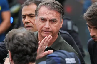 trama-golpista:-defesa-de-bolsonaro-desiste-de-suspensao-da-pena