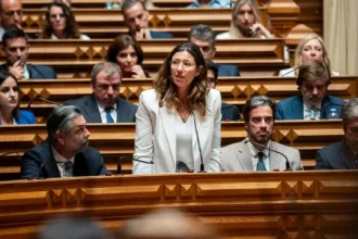 montenegro?-“se-e-eleito-para-fazer-diferente-de-costa,-espero-que-faca”
