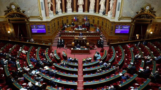 recorde-da-extrema-direita-no-senado-frances-a-7-meses-de-presidenciais