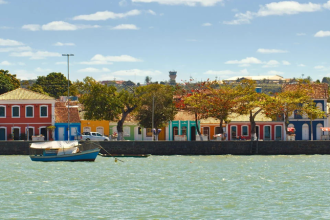 duas-das-15-melhores-praias-da-america-do-sul-ficam-no-mesmo-municipio-baiano,-que-ainda-guarda-o-marco-de-1500