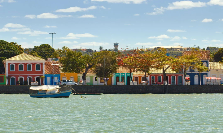 duas-das-15-melhores-praias-da-america-do-sul-ficam-no-mesmo-municipio-baiano,-que-ainda-guarda-o-marco-de-1500