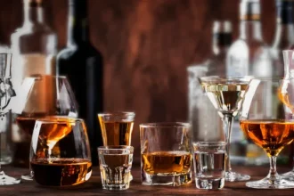 quase-5%-dos-europeus-consumiam-alcool-diariamente-em-2025