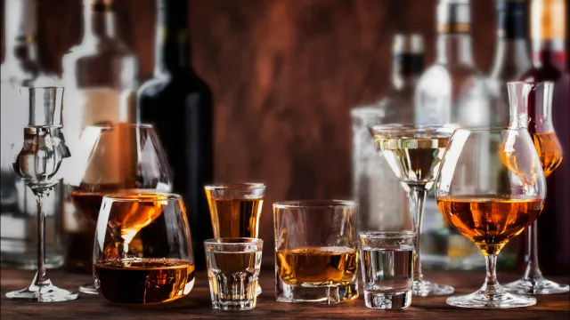 quase-5%-dos-europeus-consumiam-alcool-diariamente-em-2025