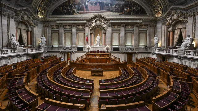 oe27.-governo-comecou-a-reunir-se-com-partidos:-as-criticas-de-chega-e-ps