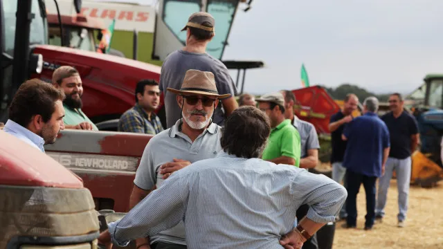 agricultores-alertam-para-“tragedia”-e-protestam-contra-combustiveis