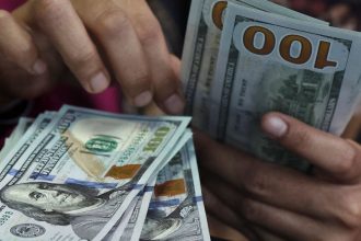 dolar-sobe-para-r$-5,22-e-atinge-maior-nivel-desde-marco