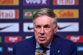 ancelotti-aponta-carencia-no-meio-de-campo-e-preve-nova-troca-de-goleiro-contra-a-india
