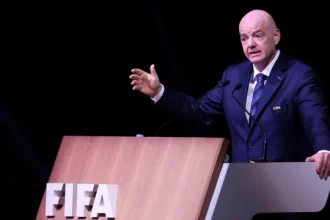 em-reacao-dupla,-fifa-ataca-uefa-e-diz-que-aceita-usar-parte-de-fundo-bilionario