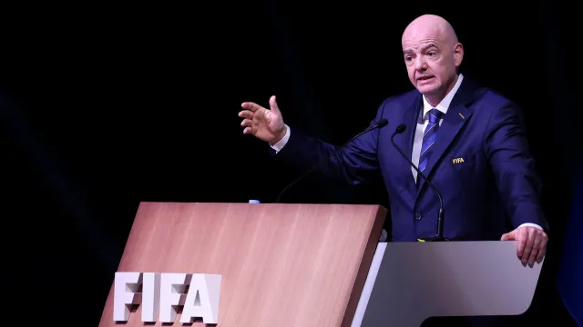 em-reacao-dupla,-fifa-ataca-uefa-e-diz-que-aceita-usar-parte-de-fundo-bilionario