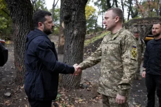zelensky-visitou-soldados-na-linha-da-frente-no-leste-do-pais