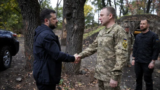zelensky-visitou-soldados-na-linha-da-frente-no-leste-do-pais