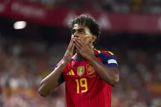 espanha-goleia-croacia-por-4-a-1;-inglaterra-vence-a-primeira