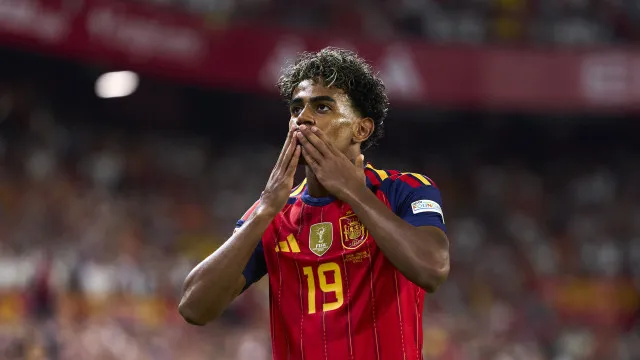 espanha-goleia-croacia-por-4-a-1;-inglaterra-vence-a-primeira