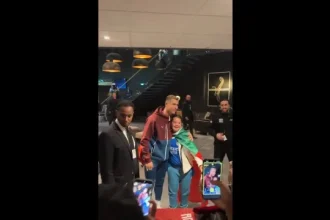 cristiano-ronaldo-causa-euforia-entre-criancas-em-hotel-na-noruega