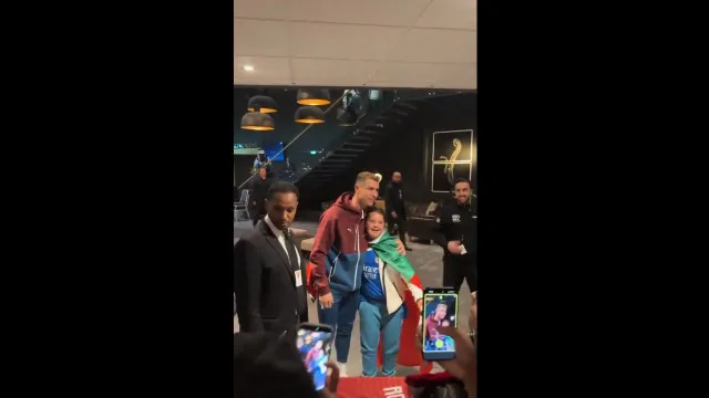 cristiano-ronaldo-causa-euforia-entre-criancas-em-hotel-na-noruega