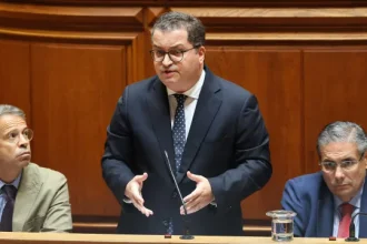 oe?-governo-sauda-provavel-abstencao-do-ps:-“muito-positiva”