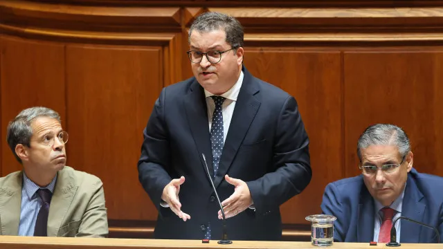 oe?-governo-sauda-provavel-abstencao-do-ps:-“muito-positiva”