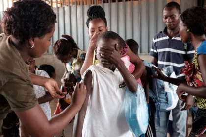 angola-vacina-quase-11-milhoes-de-criancas-contra-polio,-sarampo-e-febre-amarela