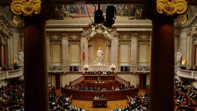 antigos-combatentes?-psd,-ps-e-cds-chumbam-iniciativas-de-chega-e-pcp