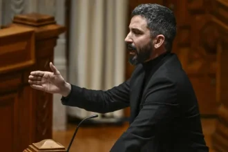 fabian-figueiredo-retoma-mandato-no-parlamento-apos-ausencia-de-um-mes