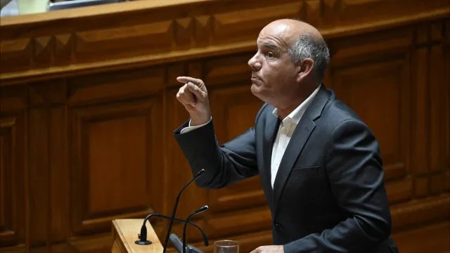 ps-abstem-se-no-oe?-raimundo-acusa-carneiro-de-“dar-gas”-ao-governo