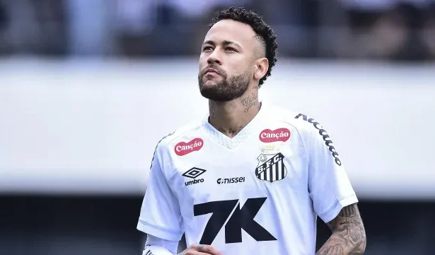 criticado-por-neymar,-gramado-da-vila-esta-fora-do-prazo-de-validade