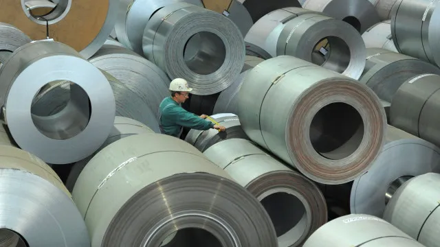 producao-industrial-cai-3,8%-em-agosto